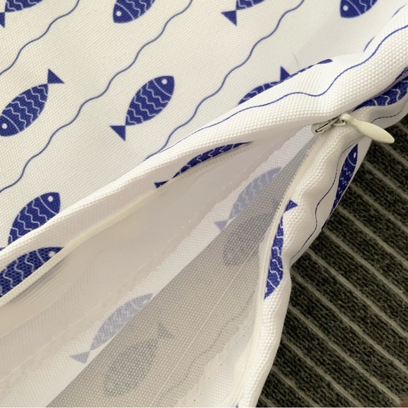 Pillow Cover Indoor/Outdoor 100% Polyester / Blue Fish on white, NWOT / Fish. - Picture 7 of 9